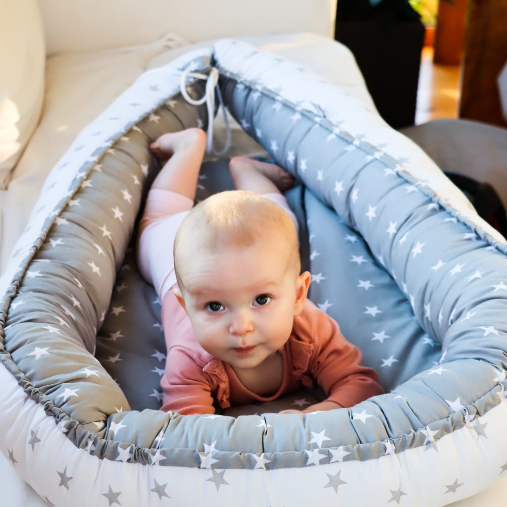 White and grey stars nest bed (baby sleeping pod)