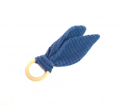 Maple teether with ears in blue 1