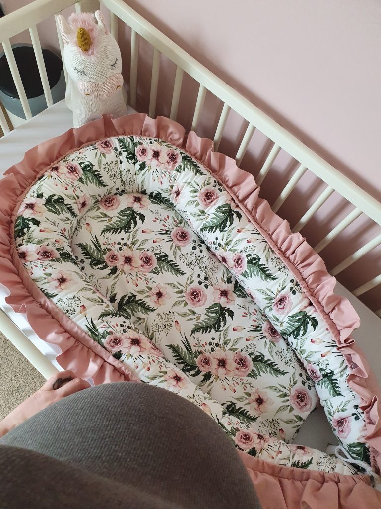 Floral nest bed with ruffles 1